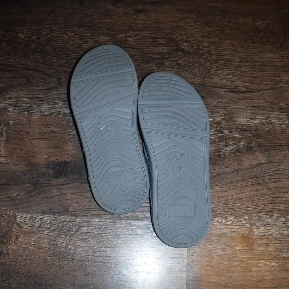 Reef Men's Gray Flip Flops Sandals USA 9 Beach Pool Casual Summer Shoes - Picture 6 of 8